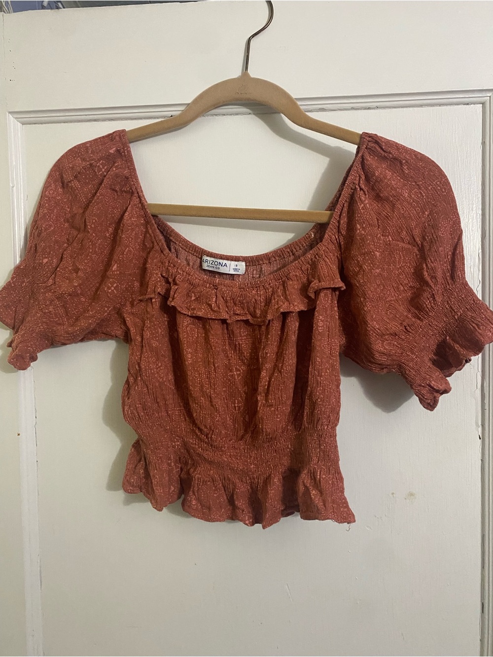 Arizona Jean Company Rust Textured Ruffle Puff-Sleeve Crop Top